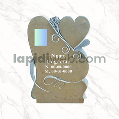Spalliera per lapide a terreno – Cuore con rosa e nastri – SPP07