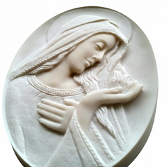 Scultura Bassorilievo Madonna con Fiamma – Decoro Sacro Artigianale per Lapidi e Cappelle - MA02