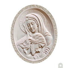 Quadro ovale in pietra di Trani scolpito a mano con bassorilievo Madonna e Gesù, bordo bocciardato, 40x30 cm