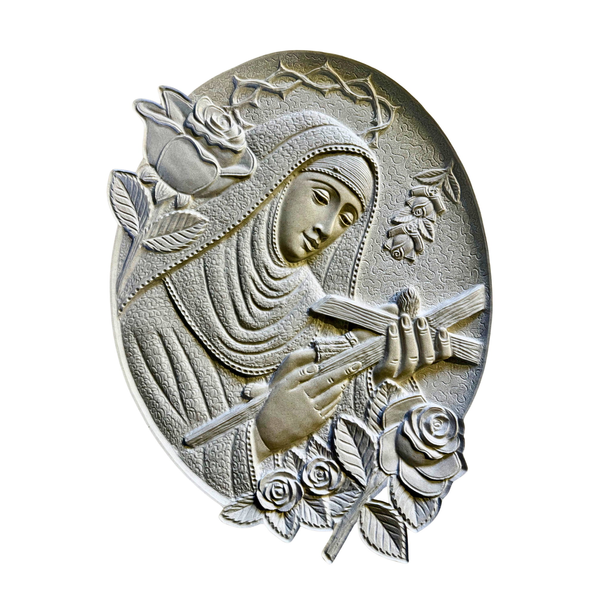Scultura ovale a bassorilievo di Santa Rita con crocifisso e rose, rifinita a mano in Italia, disponibile in marmo e resina per decoro lapidi