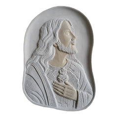 Scultura ovale a bassorilievo del Sacro Cuore di Gesù di profilo rifinita a mano, disponibile in marmo e resina per decorazione monumenti funebri