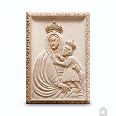 Quadro rettangolare in pietra di Trani scolpito a mano con bassorilievo della Madonna del Buoncammino, 55x80 cm