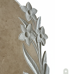 Spalliera per lapide in pietra di Trani 100x70 cm con scultura a mano di fiori e boccioli per tomba a terra