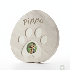 Lapide per animali in marmo Carrara lucido sagomata a forma di impronta con incisione personalizzata "Pippo" e foto in porcellana