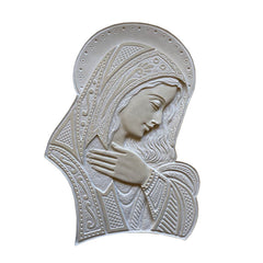 Scultura a bassorilievo Soft Design della Madonna in preghiera, disponibile anche in versione reggi-foto per lapidi, realizzata a mano in Italia